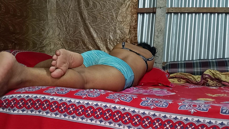 SAFI TV: मेरी सौतेली मम्मी पहली बार अकेले घर में सेक्सी वीडियो