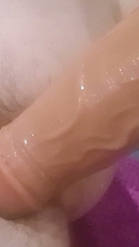 Schlampiger großer dildo anal mit viel weit offenem