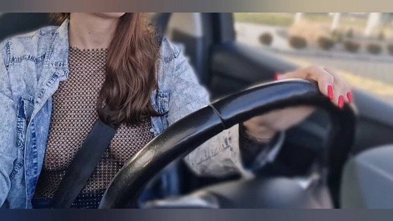 HottPussy118: Mc Drive'da göğüslerimi teşhir ediyorum