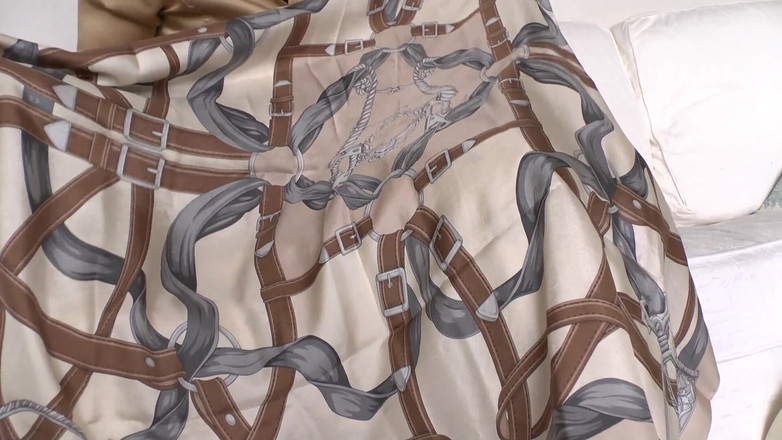 Lady Victoria Valente: pada syal sutra ibu tiri, Lady Victoria Valente