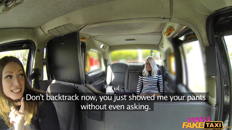 Female Fake Taxi: Taxi fals feminin - blondă țâțoasă Lu Elissa își linge prima pizdă