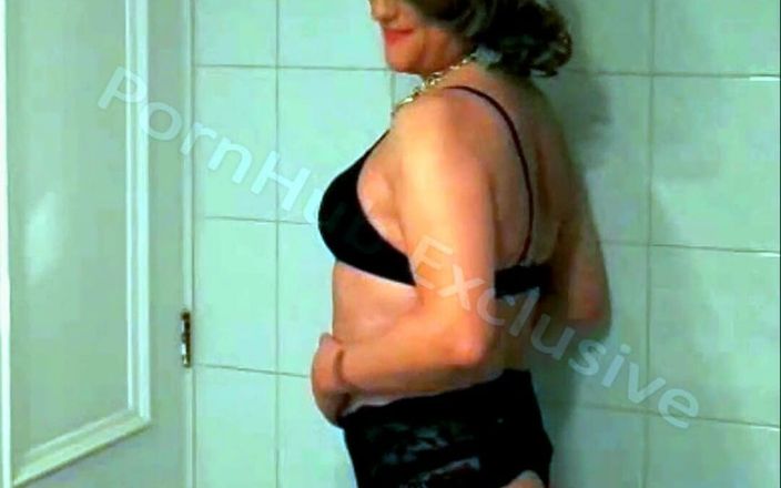 HectorChile1969: Зріла кросдресер Фернанда в нижній білизні