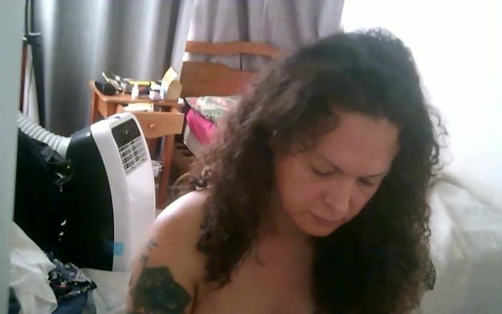 Nikki Montero: Cambiarse de vestido en mi show de webcam, ponerse cachondo