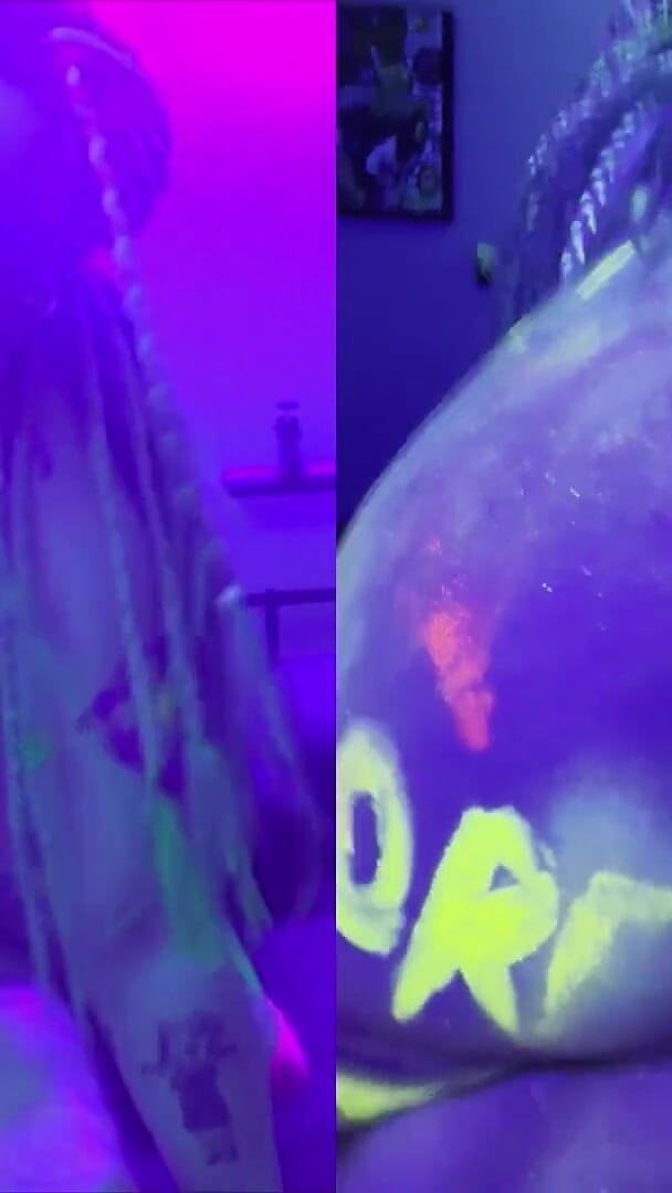 Red Hourglass Amateurs: Blacklight Fun com Melanie Sugar
