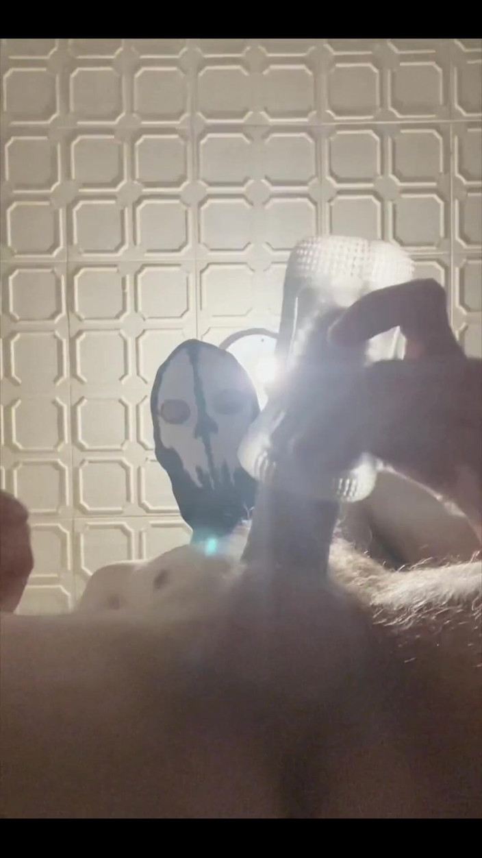 Johnny69227: Cazzo caldo da 7 pollici (18 cm) di proprietà di un ragazzo...