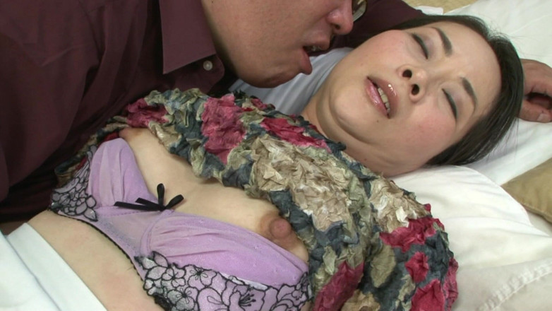 Raptor Inc: Nossa empregada submissa de cinquenta e poucos anos Kayoko Nishio