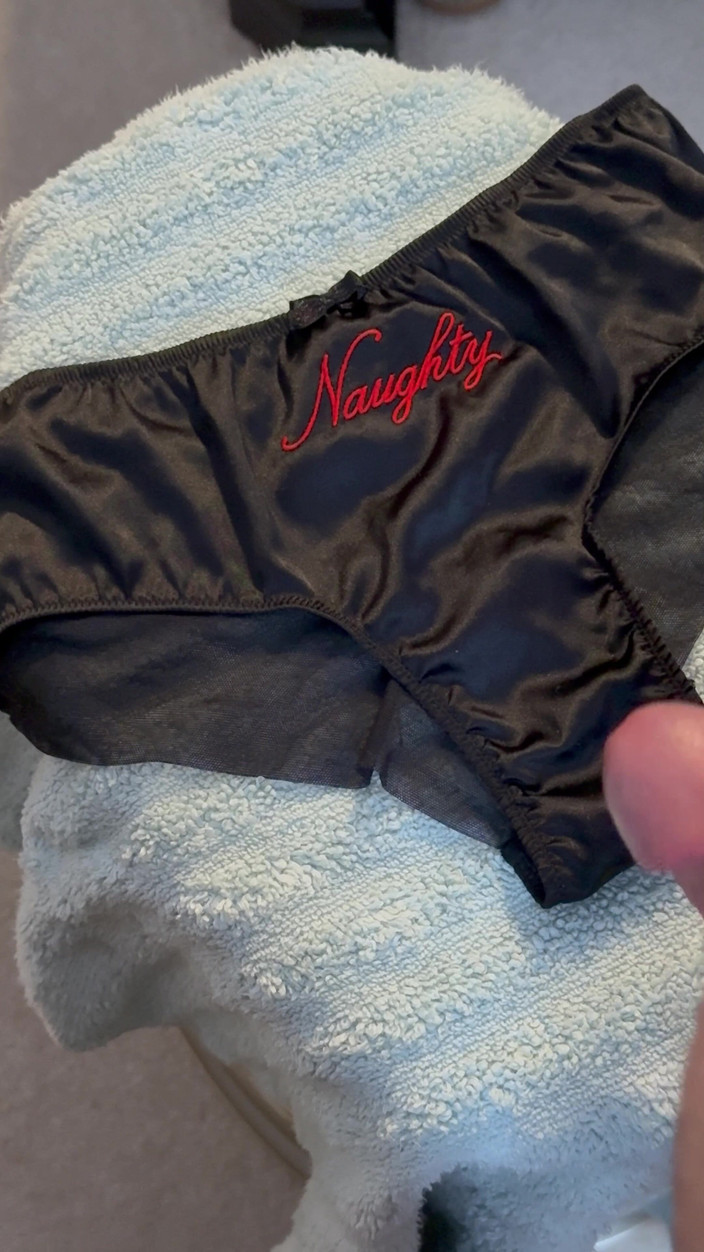 CumDaily: Komm auf das höschen der ehefrau 9