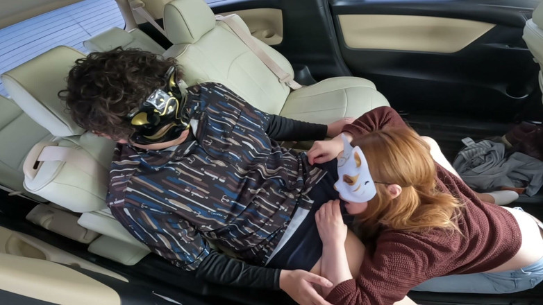 LuuLee0804: Car Sex Naked Next to the Husband