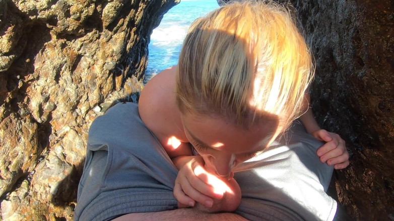 Erin Electra: Blonde tour guide blows tourist on the beach then fuck...