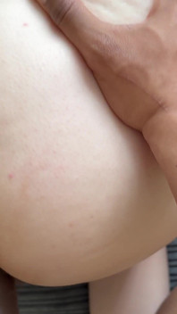 Skutečné domácí moje mladá milf kundička únik sperma z obrovského BBC creampie, zatímco můj manžel poslouchá