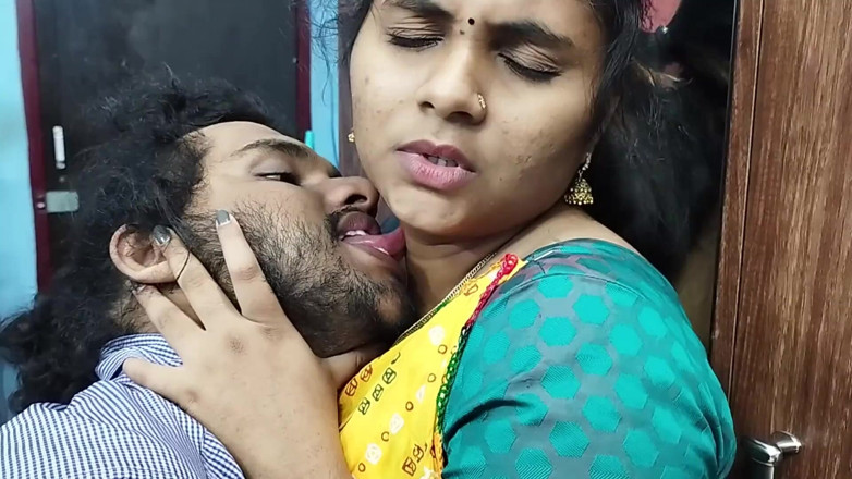 Vaishnavysharunraj: Mallu heißes mädchen Halber sari Romantik mit Lippensperre, Desi malayali...