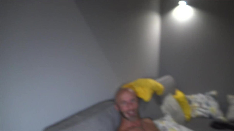 Bareback porn made in France: Pornohvězda Aymeric Deville v prdeli velký penis