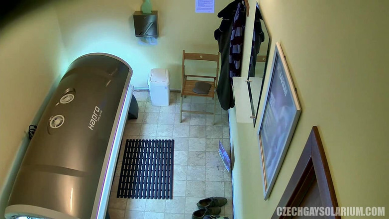 Czech Gay Solarium: Tsjechisch homo-solarium 18 vveige papa pronkt in solarium