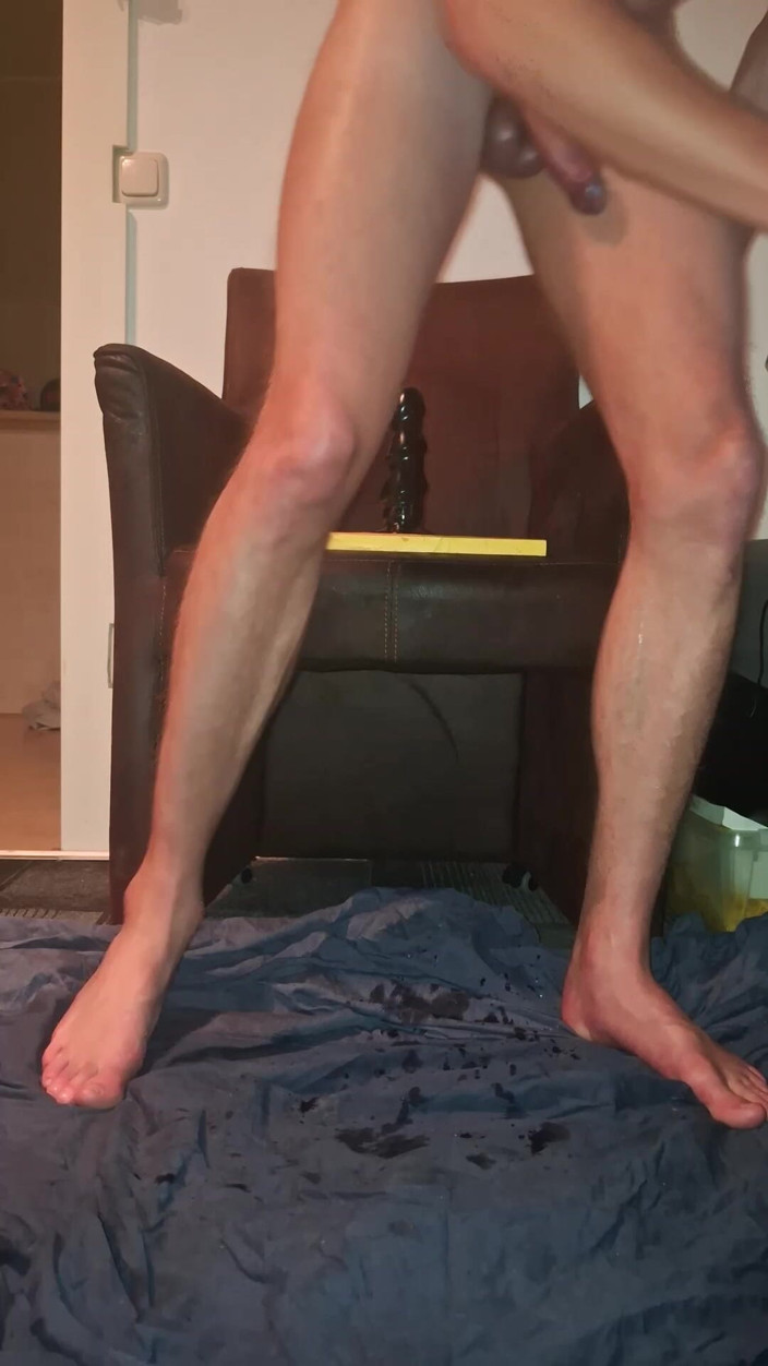 NoFace Twink X: Gay twink solo - cưỡi cu giả với con cặc lớn...