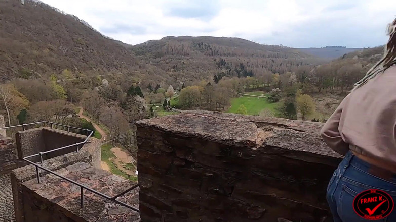 German Fuck Girls: สาธารณะ! ดูดควยเสี่ยงสุดๆ ระหว่างทริปปราสาท!