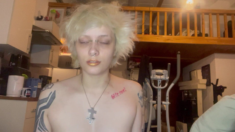 Glitterqueen1999: Fetish lipstik mulut gadis gotik tanpa riasan wajah