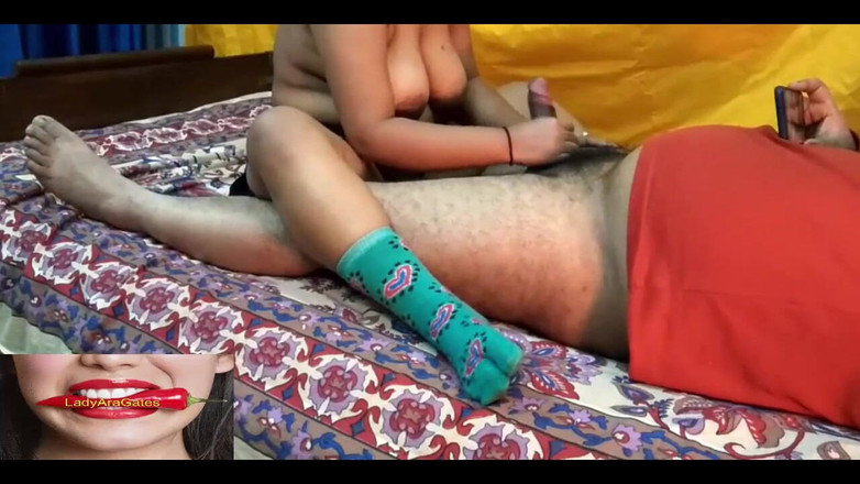 Hotty Jiya Sharmaa: Desi Bhabhi ciasne cipki zdradza męża z przyjacielem synów