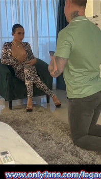 性感淫荡的大奶子美丽的亚洲人妖和大屁股男人无套做爱