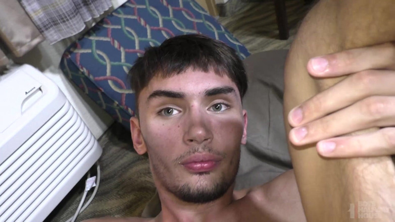 Boys half-way house: Cum bucket etiquetado