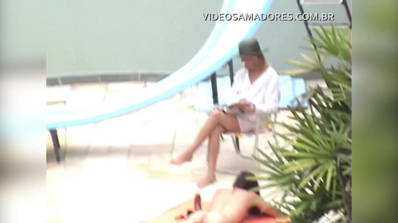 Amateurs videos: Uninhibited girls enjoying sunny day by the pool