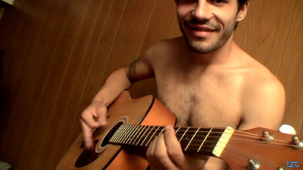 Straight naked thugs: Gitar becerileri ve okşuyor!