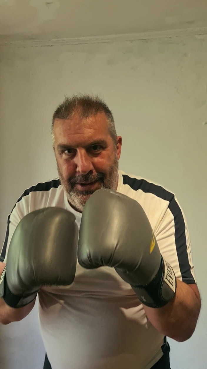 Punchbagplz: Pov beatdown silver stepdaddy boxer - kamu kira kamu bisa mengajakku...