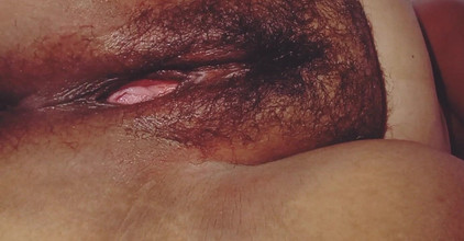 Karmicoxv: Pacarku yang gemuk lagi asik masturbasi pakai dildonya sampai muncrat