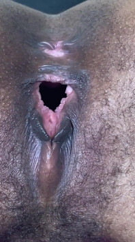 Ebony MILF queefs na 10 minut