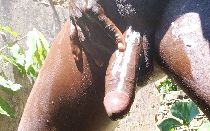 Gigadicki256: Teenfidelity L'uomo Di Colore Sexy Si Masturba Con Alta Intensità...