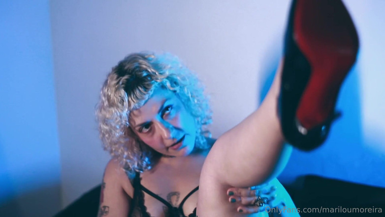 MariLou Moreira: Come see me bouncing on this giant dildo intil I...