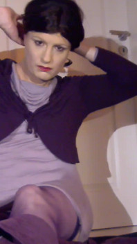 Sissy si innamora di violet fino a quando lei non presenta un culo stretto