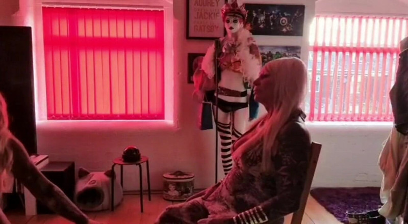 Riouksexy: Sexy striptease