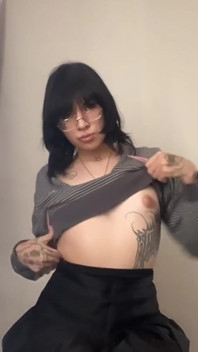 Quente trans menina chega da faculdade