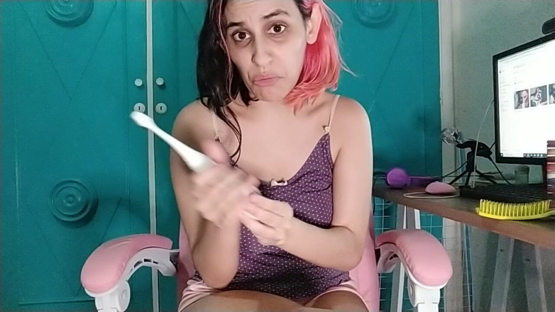 Ms Candy Bunny: Futând obiecte aleatorii