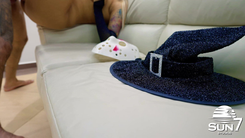 Sun7: Jason vill ha sex utan kondom med den heta blonda...