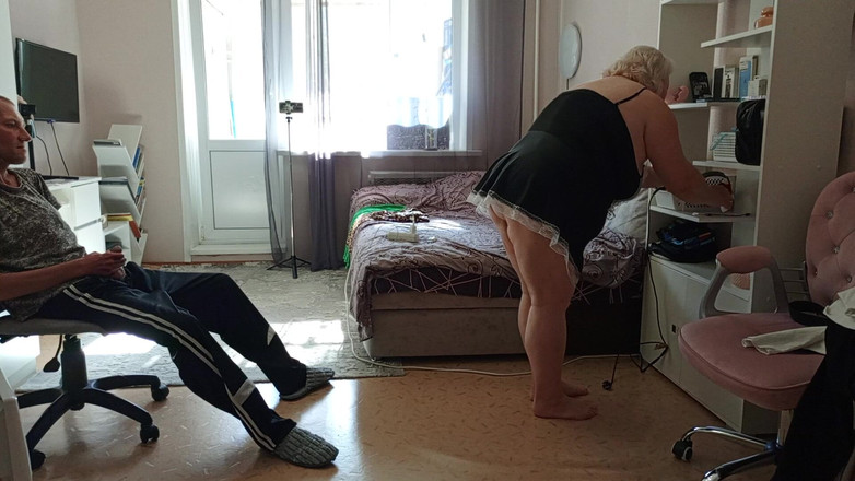 Zona901: The Housekeeper Doesn't Mind Tipping and Getting Laid at Work