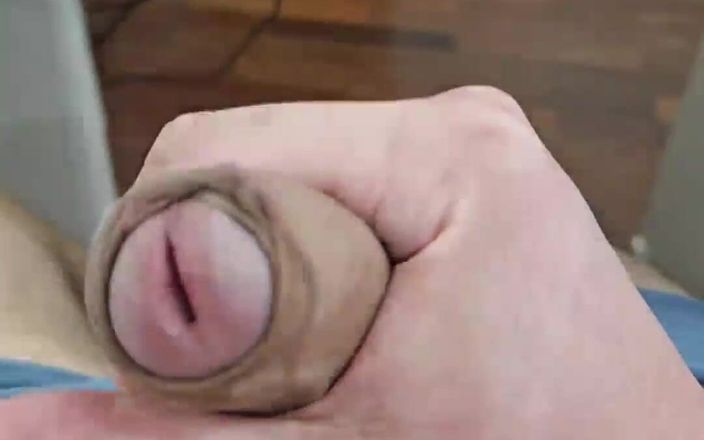 Lk dick: Jonge man met een grote penis toont zijn pik