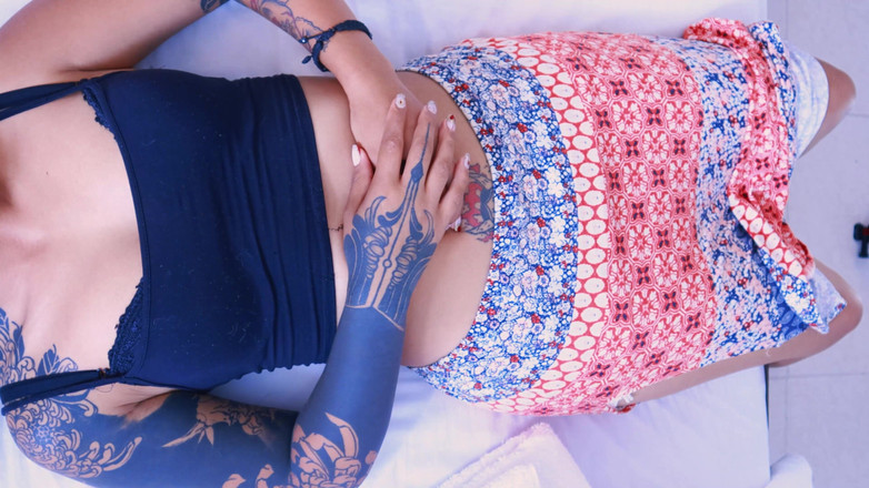 Ellie pink: हॉट बेब tattoed मुझे मिशनरी शैली में उस तंग चूत का स्वाद चखने दो