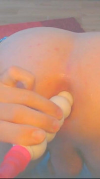 Enge Femboy-muschi furzt und rülpst 1