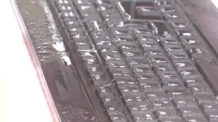 Sex hub couple: Jen kencing di seluruh keyboard