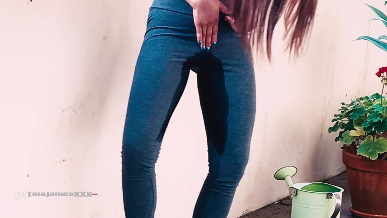 TinaJamesXXX: hataasha peshaab 1 - baalakni par band kar diya gaya