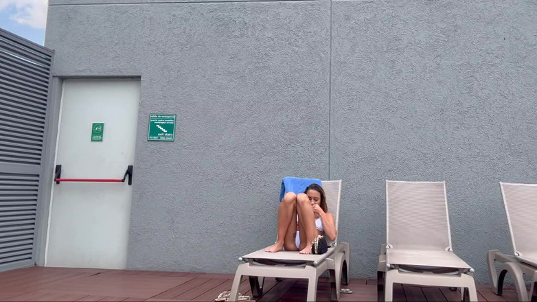 Priscila Belini: 나는 치과용 fil에서 일광욕을 하는 유명한 이웃을 녹음했습니다.