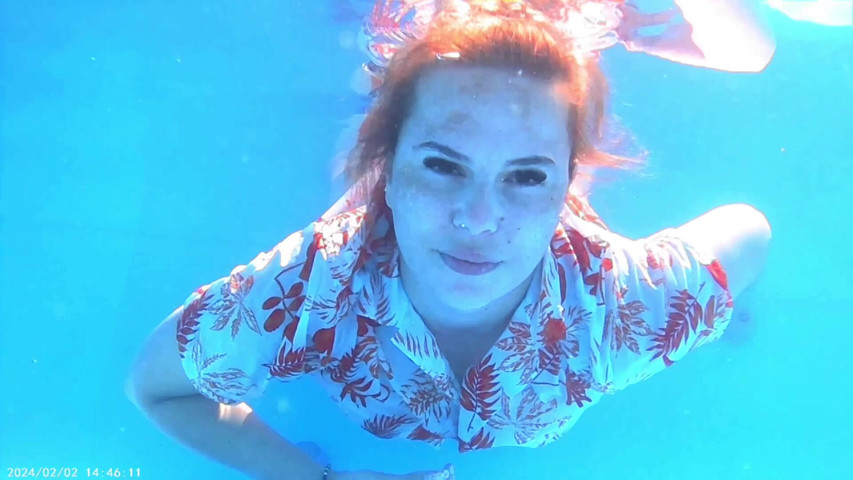 Long Breath Holding Underwater (Emeli)