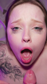 Sexy spolubydlící s velkým zadkem je tvrdě ošukána a obrovským výstřikem na obličej