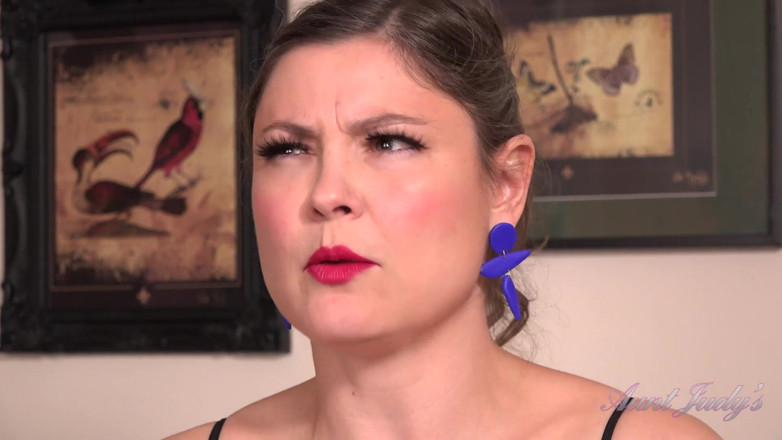 Aunt Judy's: Auntjudys - Sua madrasta sexy milf Aurora ajuda você a sair (instrução...