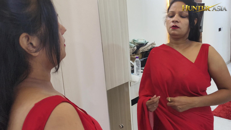 Hunter Asia: Big Boobs Bhabhi Ji in Red Saree Gets Fucked