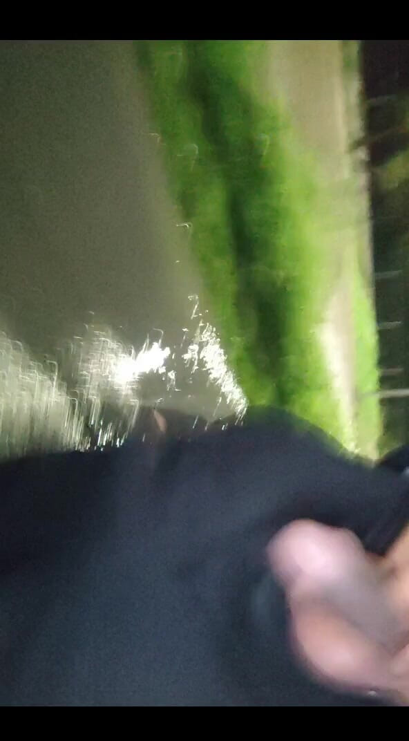 AlexAlejandro13: Eu gosto de esguichar leite, pau grande quando eu ando...