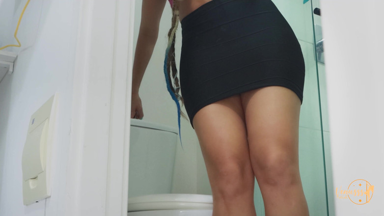 Venusss fetish: Riesige Furzen im hotelbadezimmer!