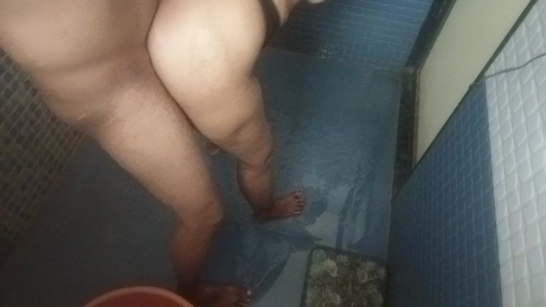 Dipak_kalal: Dipak scopa Sakshi in bagno a pecorina