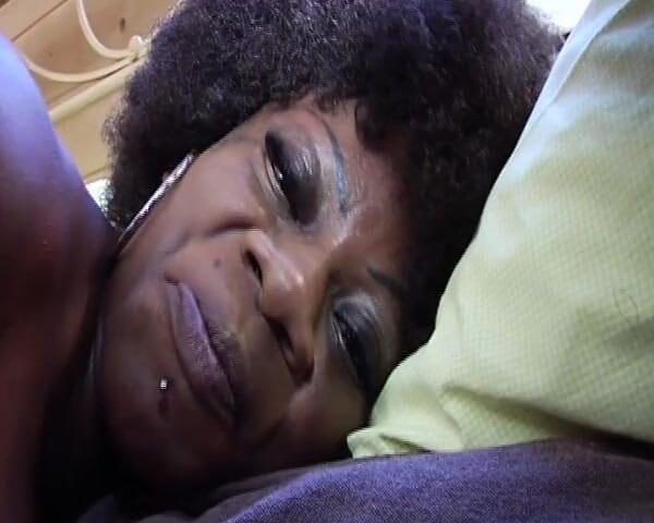 Planete Francaise: Pelacur ebony Prancis menunggangi kontol besar seperti pro